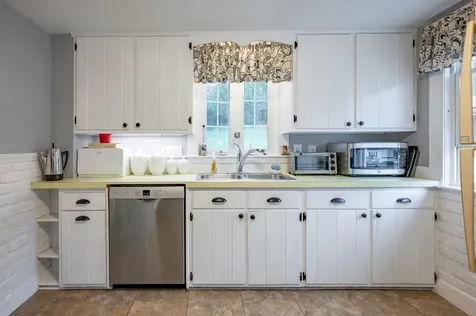 21 Charlotte Avenue Nashua NH 03064