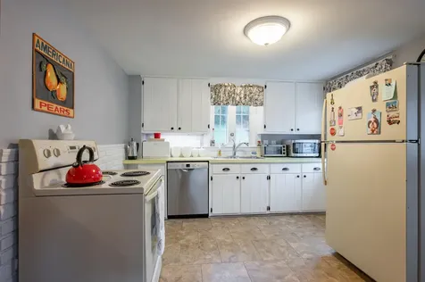 21 Charlotte Avenue Nashua NH 03064