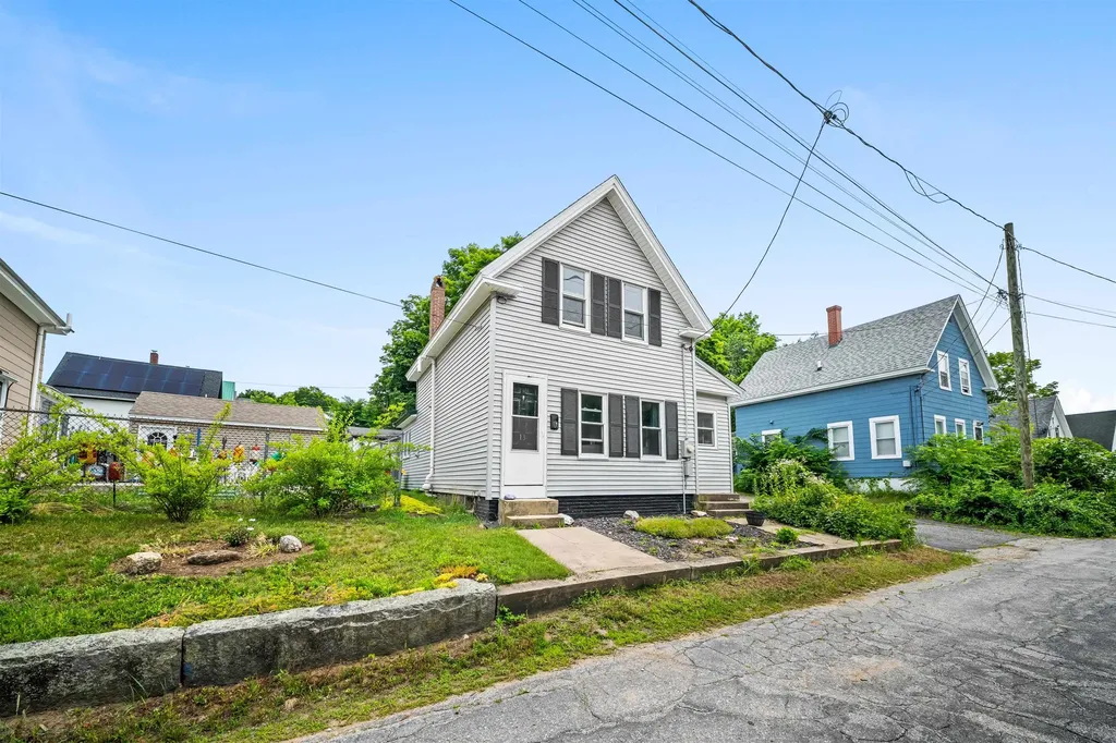 13 Crescent Street Farmington NH 03835