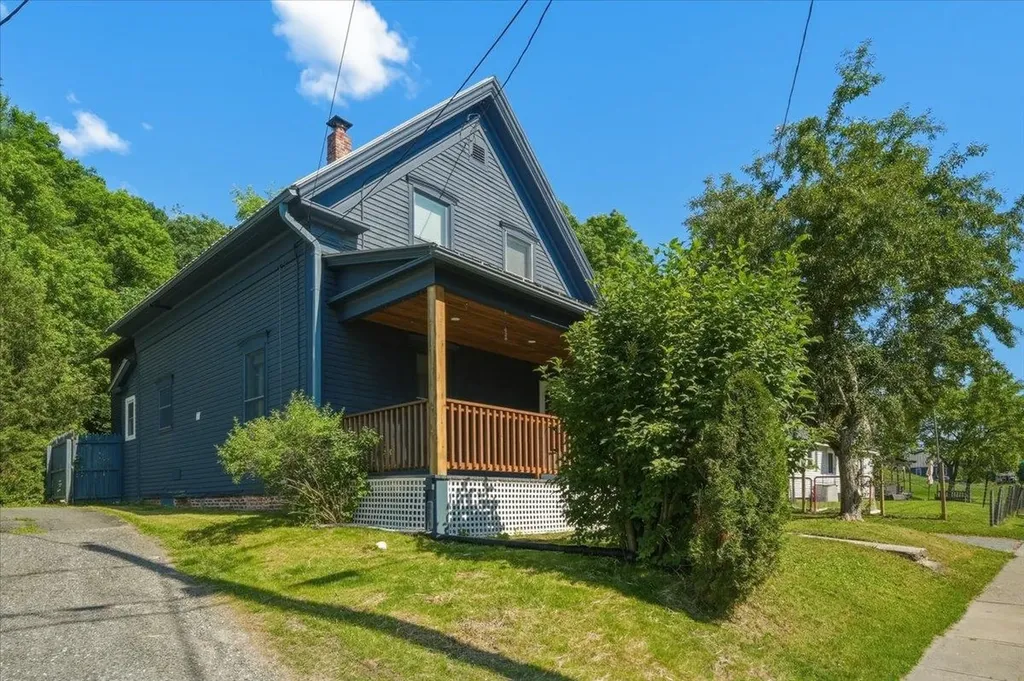 320 Charles Street Lyndon VT 05851