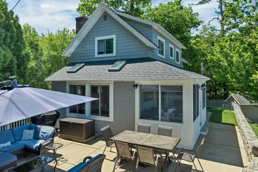 11 Farmington Road Alton NH 03810