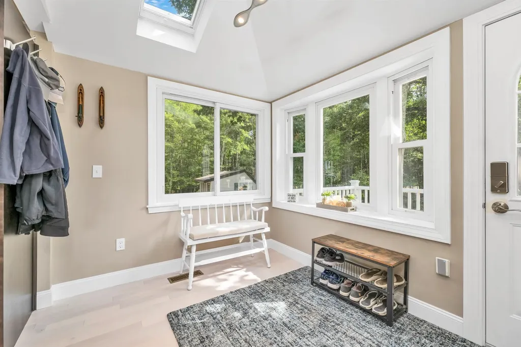 11 Farmington Road Alton NH 03810