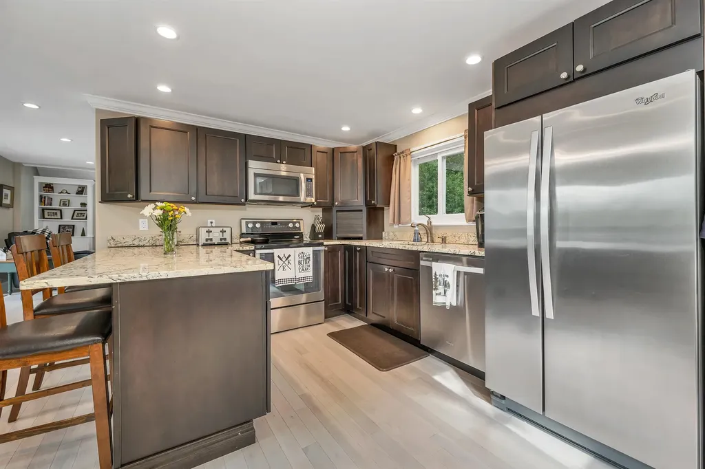 11 Farmington Road Alton NH 03810
