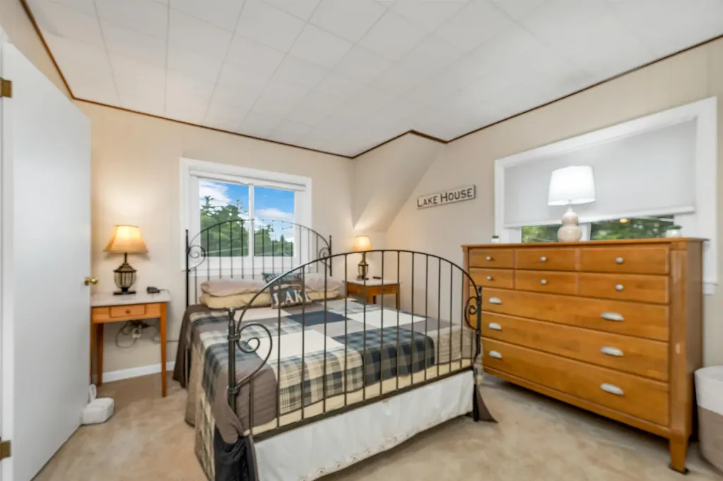 11 Farmington Road Alton NH 03810