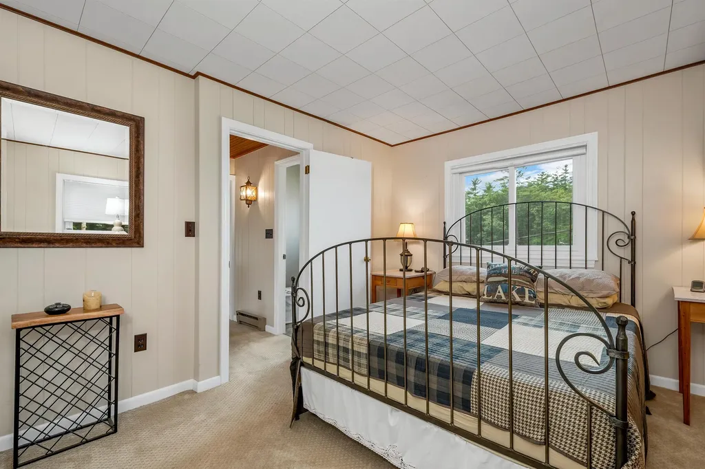 11 Farmington Road Alton NH 03810