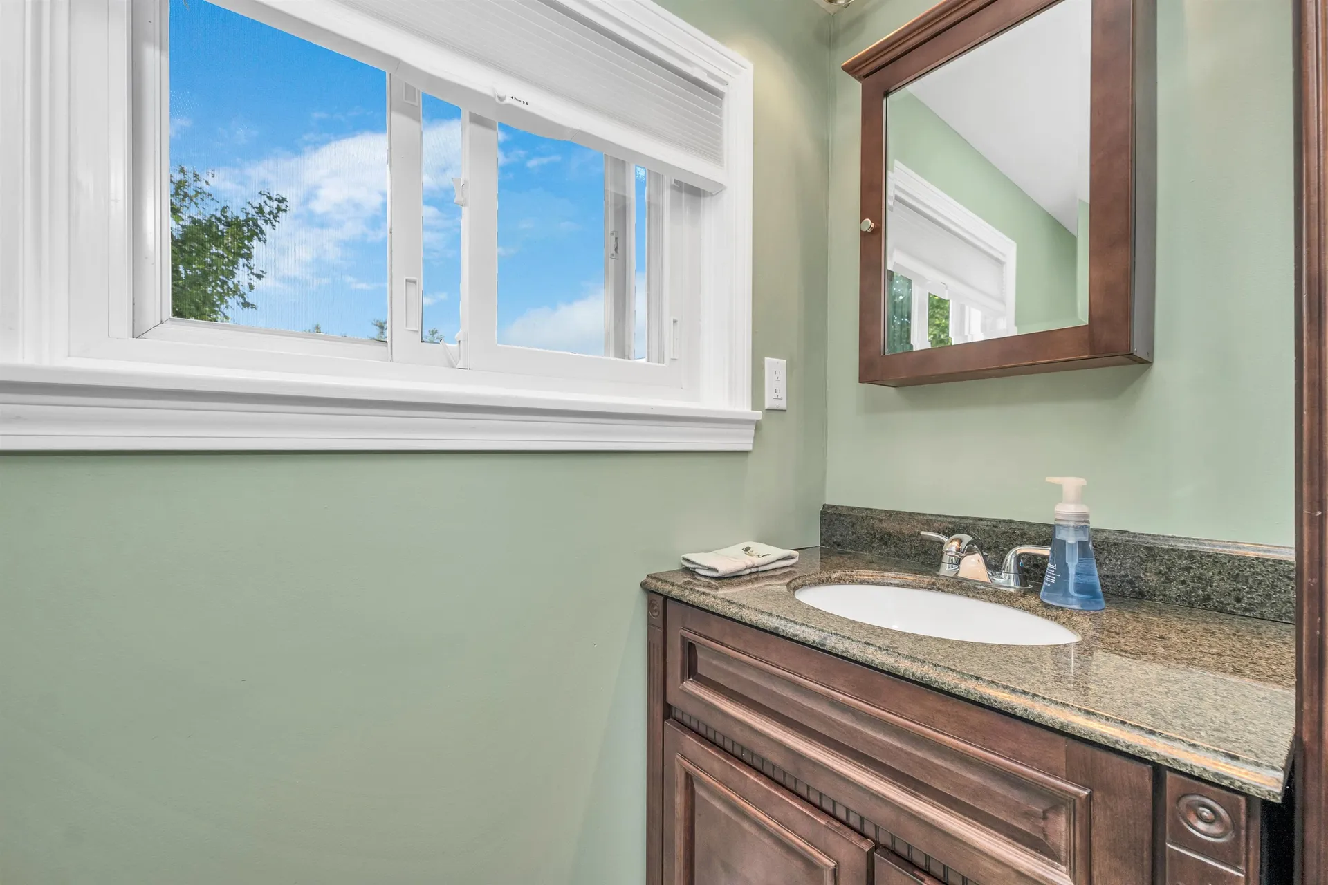 11 Farmington Road Alton NH 03810