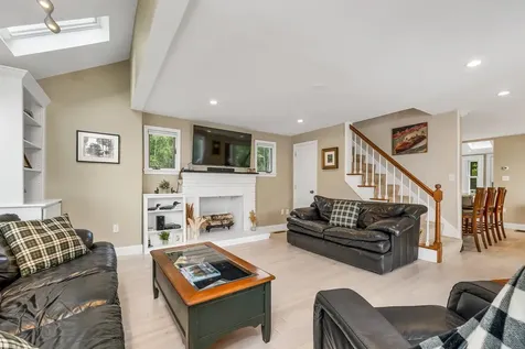 11 Farmington Road Alton NH 03810
