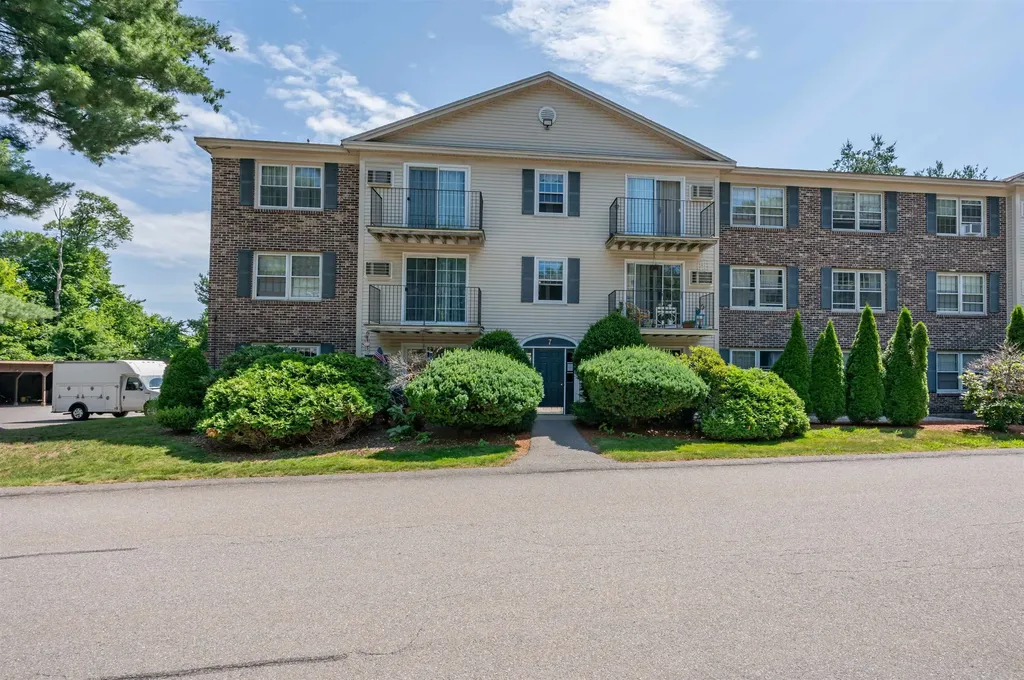 7 Autumn Leaf Drive Nashua NH 03060