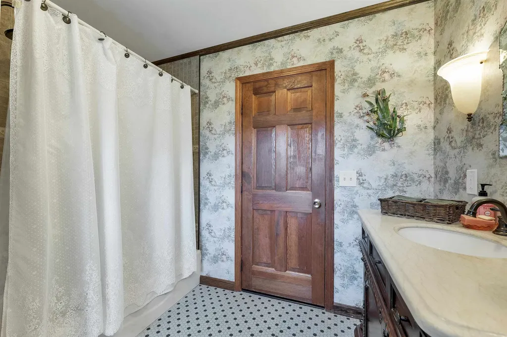 40 Coburn Avenue Nashua NH 03063