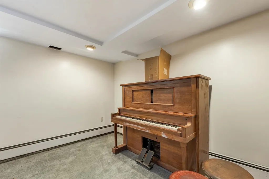40 Coburn Avenue Nashua NH 03063
