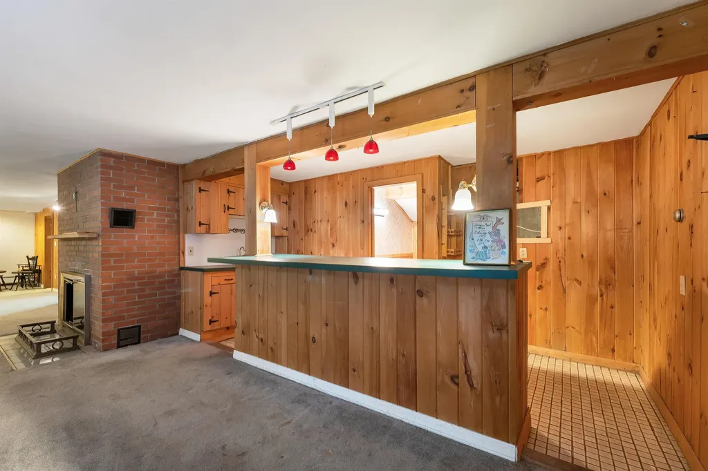 40 Coburn Avenue Nashua NH 03063