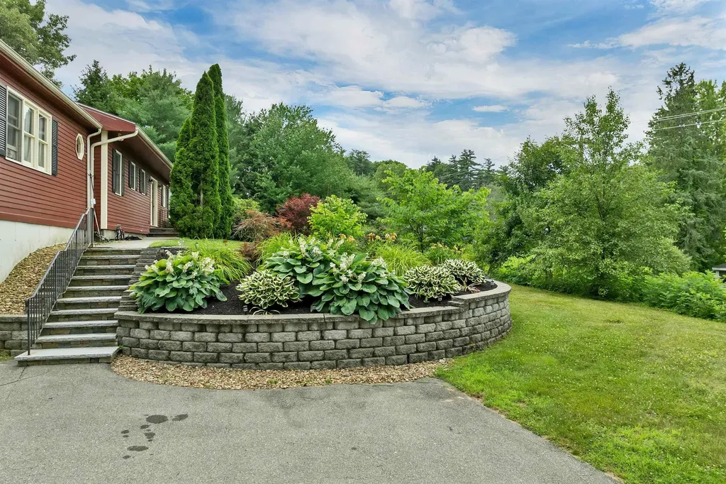 40 Coburn Avenue Nashua NH 03063
