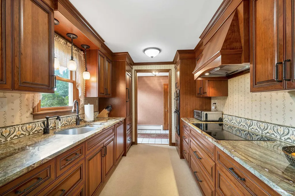 40 Coburn Avenue Nashua NH 03063