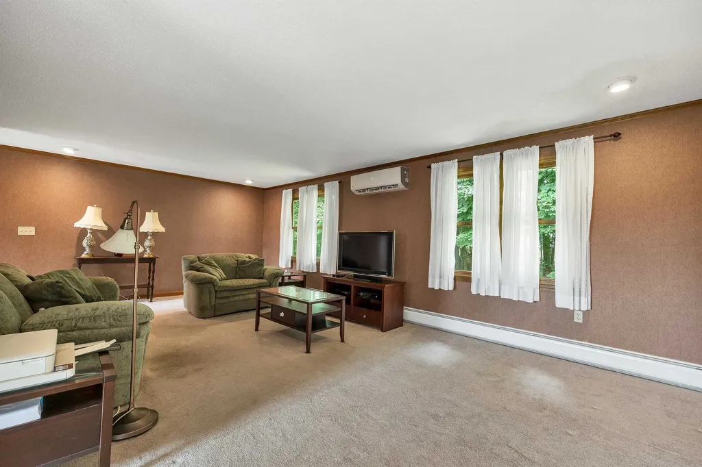 40 Coburn Avenue Nashua NH 03063
