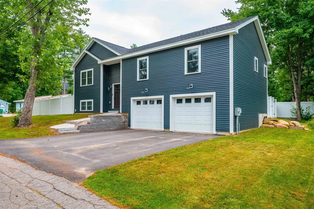 9 Lawn Avenue Rochester NH 03867