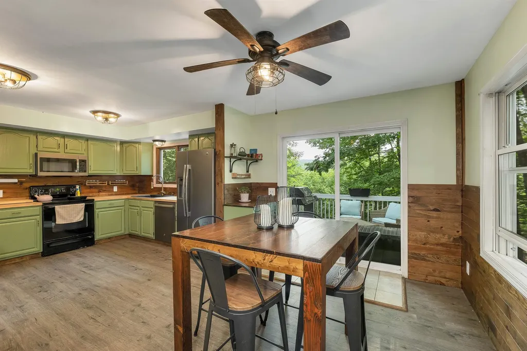 35 Highwoods Trail Ashland NH 03217