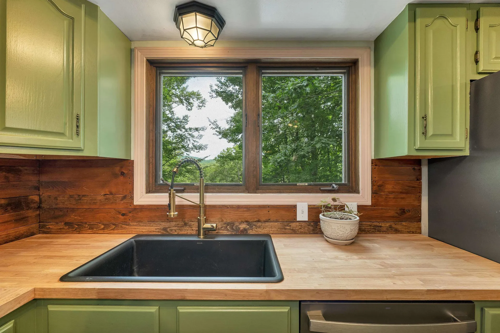 35 Highwoods Trail Ashland NH 03217
