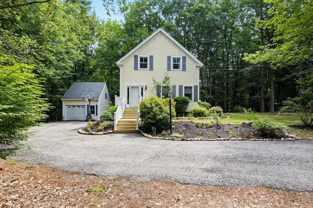 12 Dominic Drive Barrington NH 03825