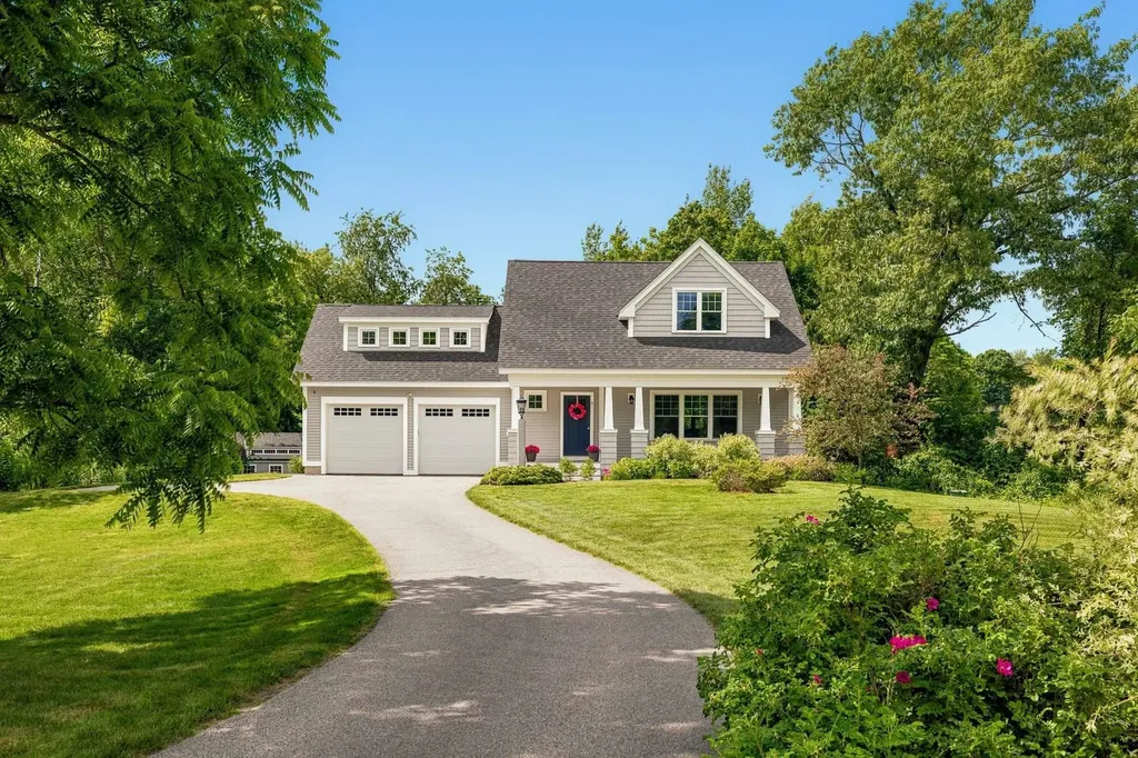 4 Betty Lane Stratham NH 03885