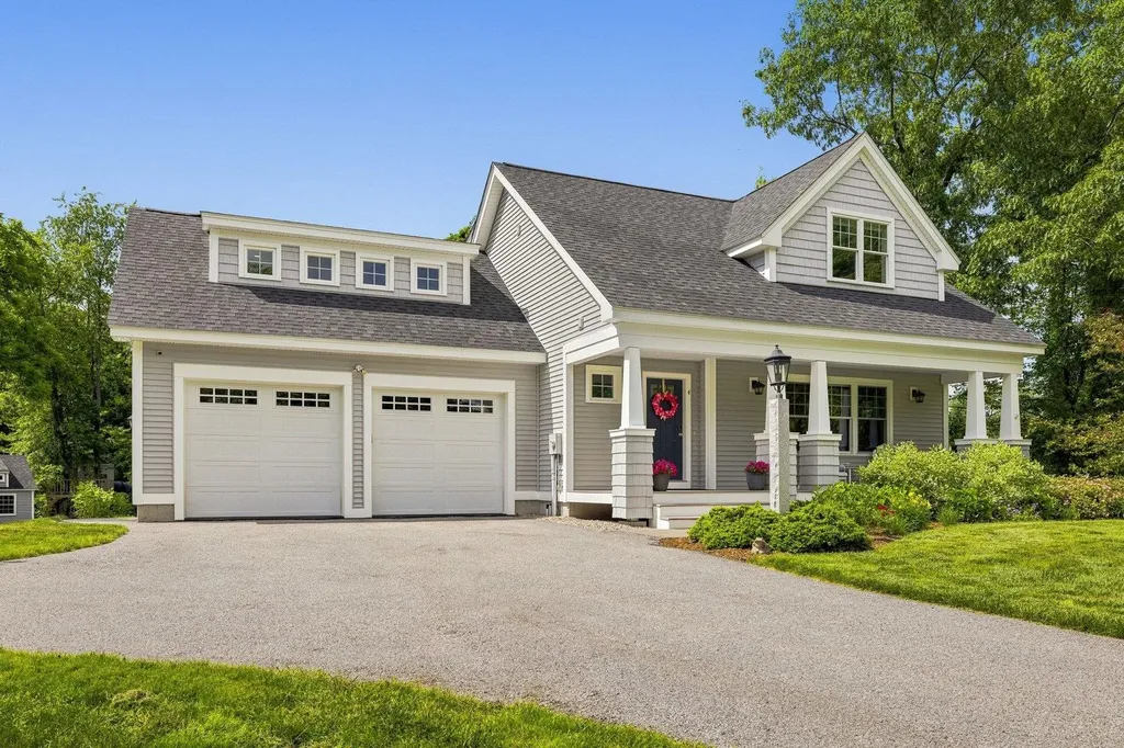 4 Betty Lane Stratham NH 03885