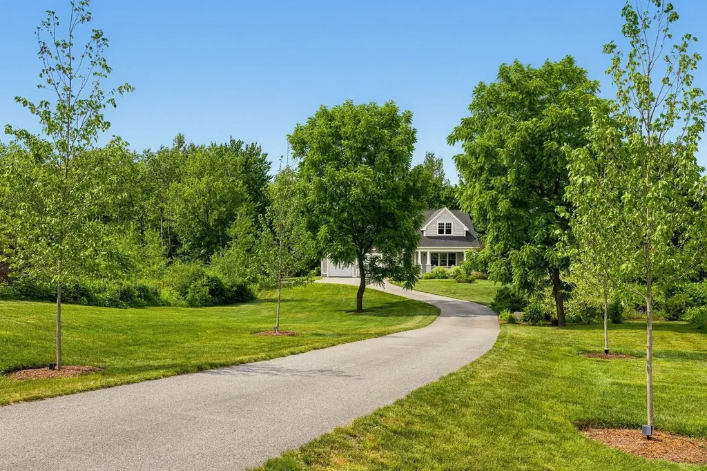 4 Betty Lane Stratham NH 03885