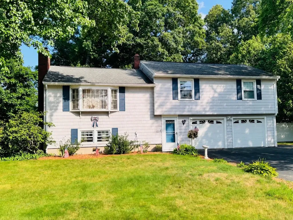21 Elmwood Avenue Salem NH 03079