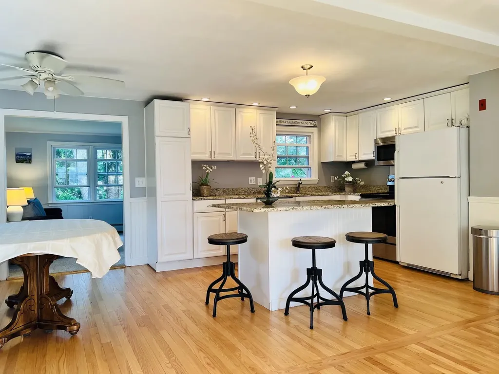 21 Elmwood Avenue Salem NH 03079