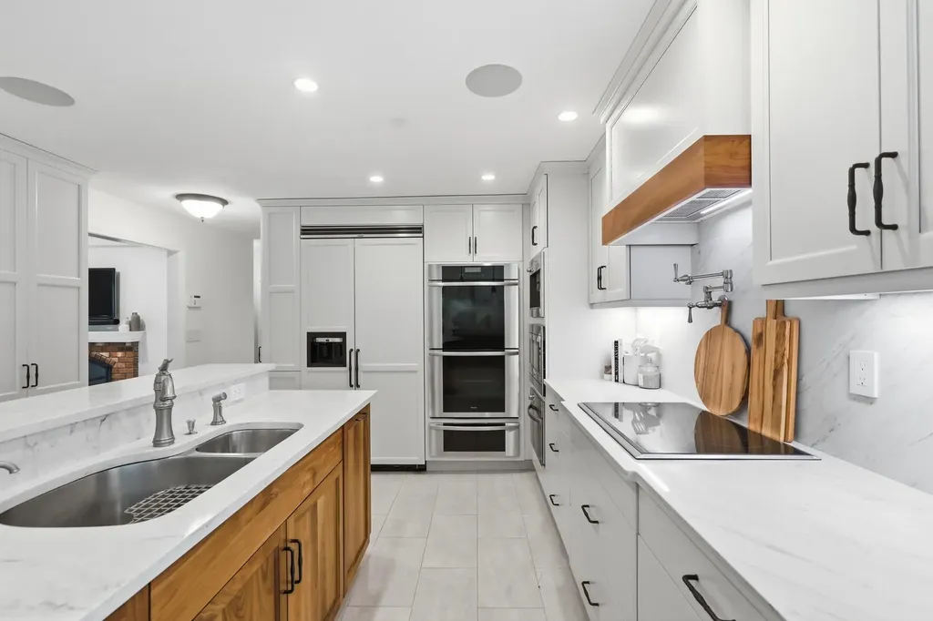 8 Bear Hill Road Windham NH 03087