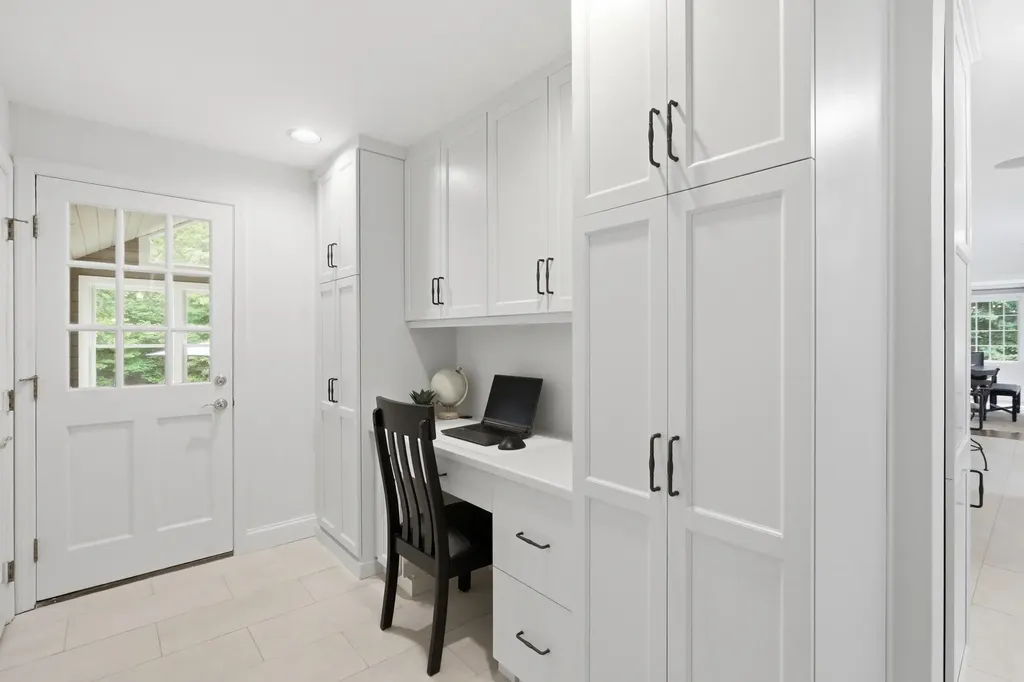 8 Bear Hill Road Windham NH 03087