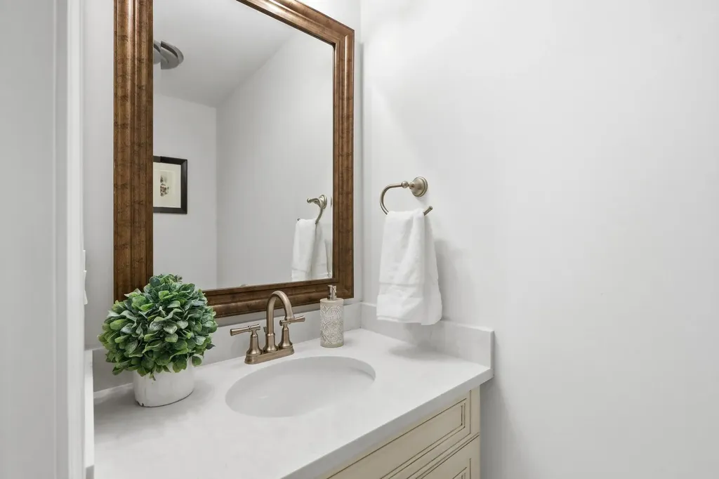 8 Bear Hill Road Windham NH 03087