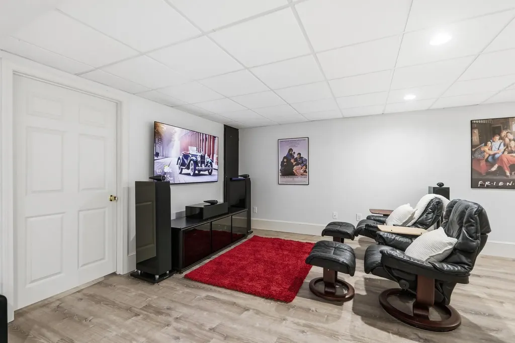 8 Bear Hill Road Windham NH 03087