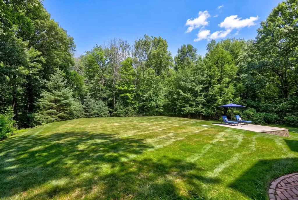 8 Bear Hill Road Windham NH 03087
