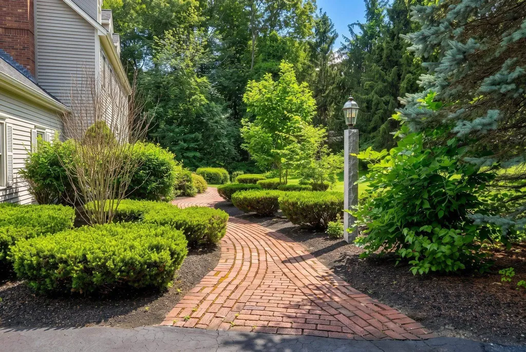 8 Bear Hill Road Windham NH 03087