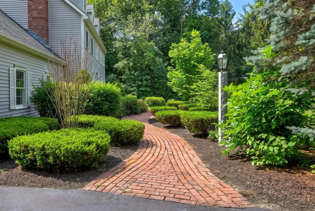 8 Bear Hill Road Windham NH 03087