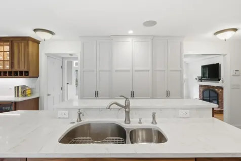 8 Bear Hill Road Windham NH 03087