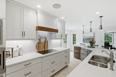 8 Bear Hill Road Windham NH 03087