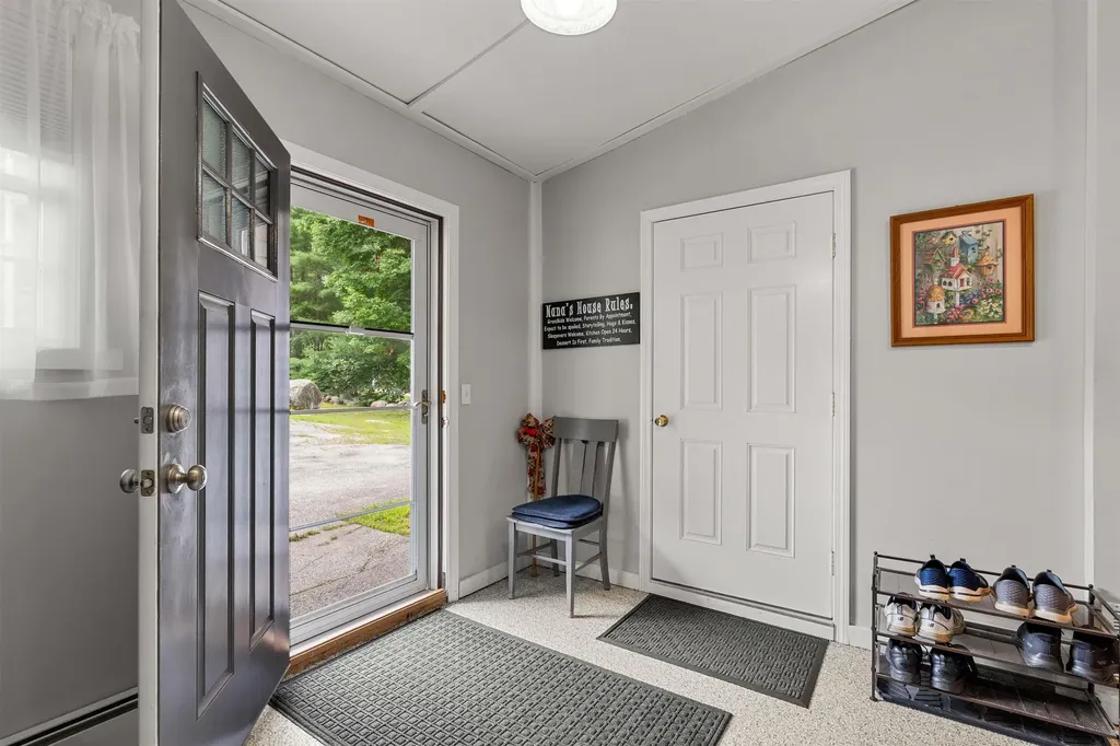 9 Kelley Road Londonderry NH 03053