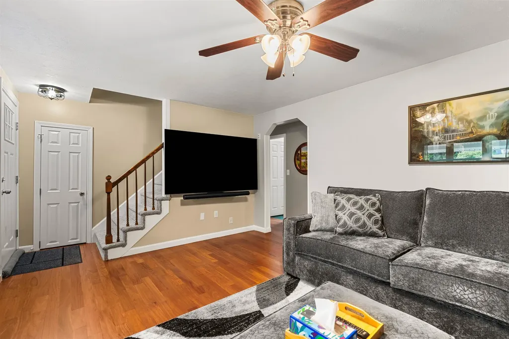 9 Kelley Road Londonderry NH 03053