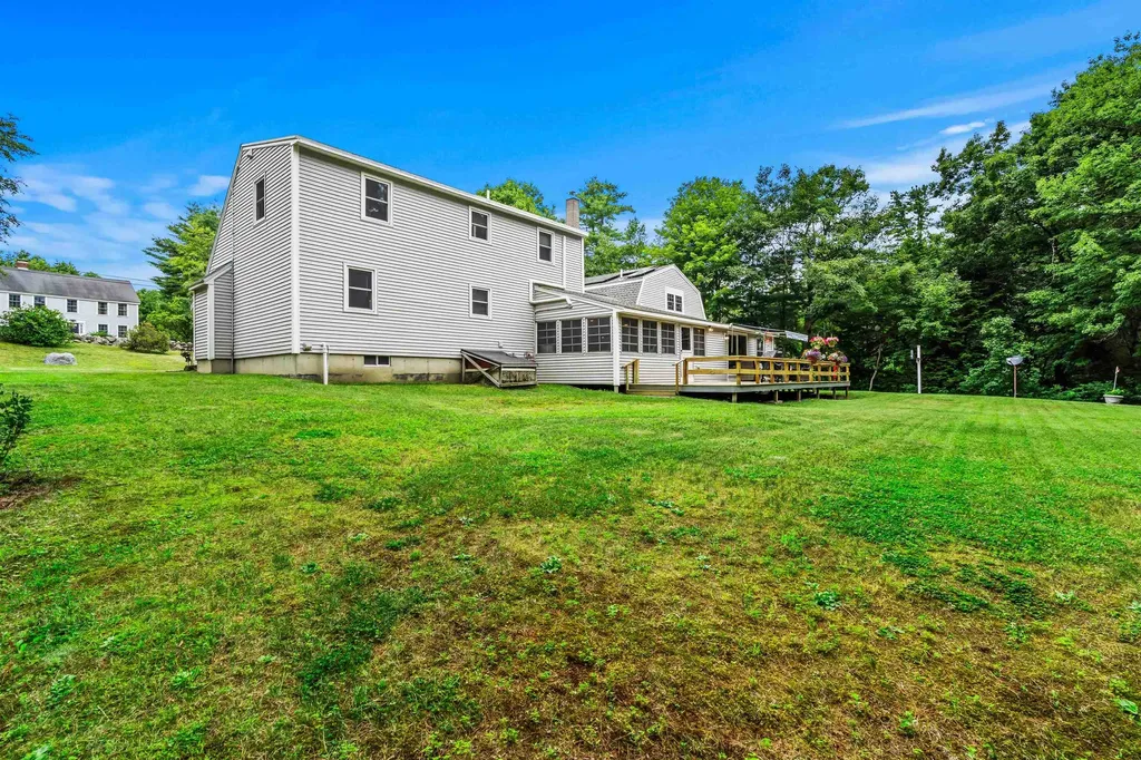 9 Kelley Road Londonderry NH 03053