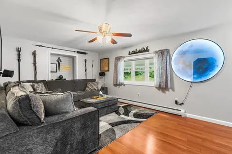 9 Kelley Road Londonderry NH 03053