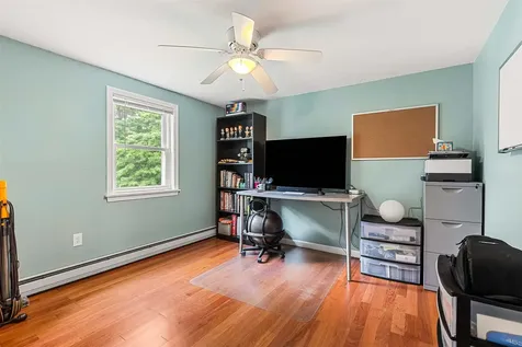 9 Kelley Road Londonderry NH 03053