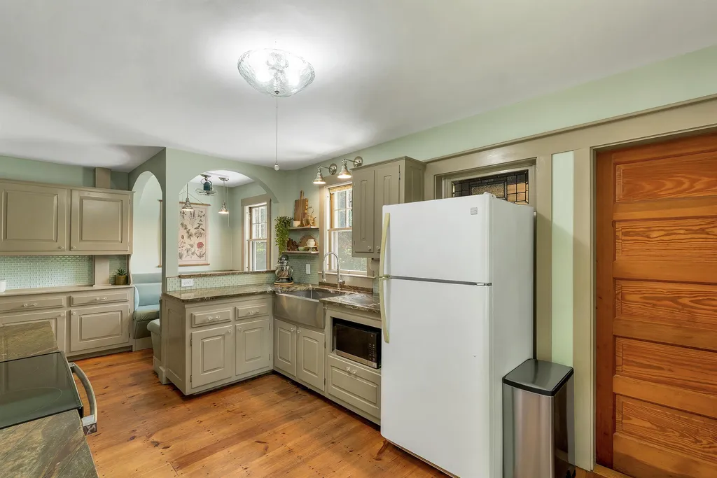 23 West Main Street Newton NH 03859
