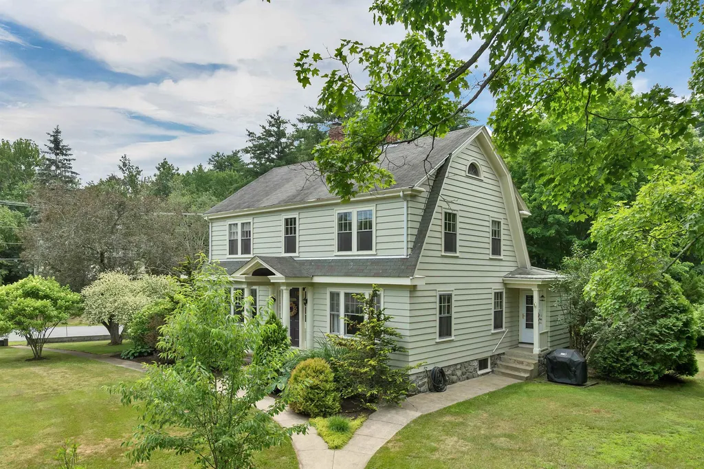 23 West Main Street Newton NH 03859