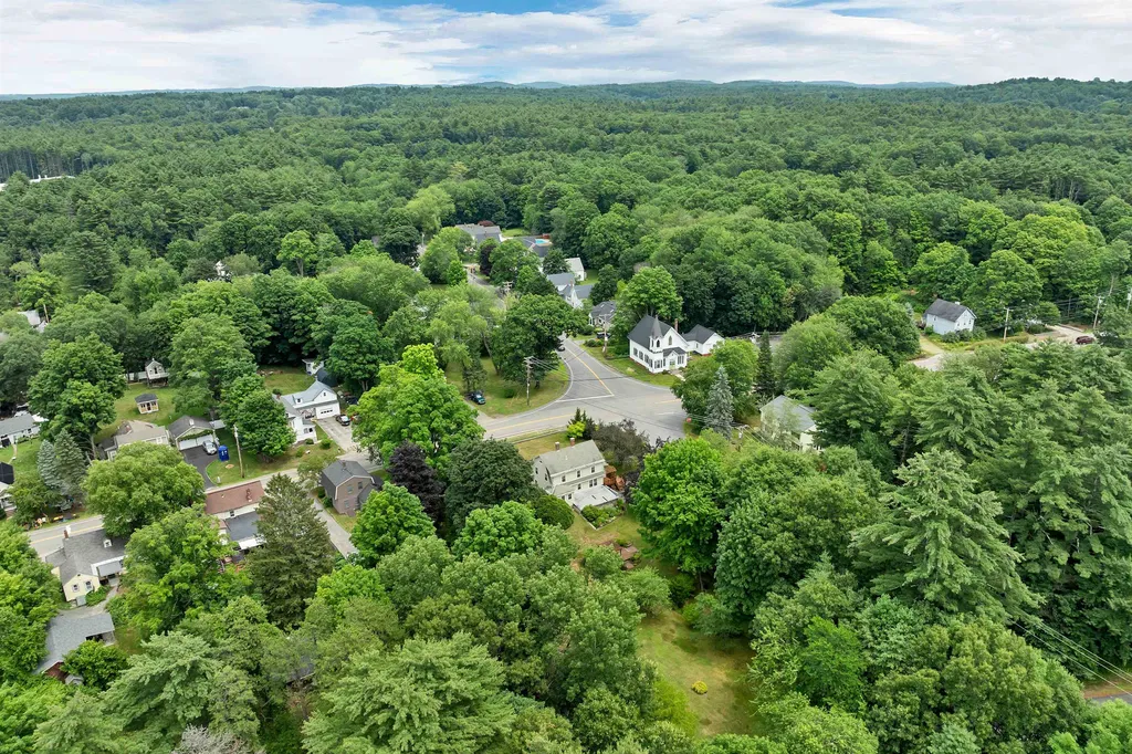 23 West Main Street Newton NH 03859