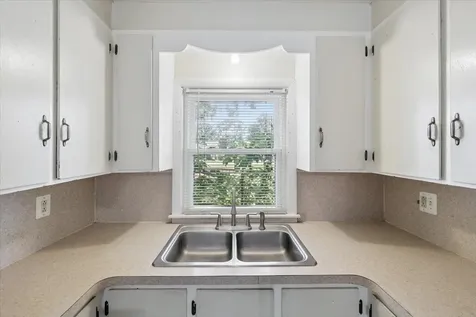 7-9 Harbor Court Nashua NH 03060