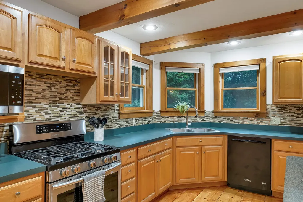 82 New Road Newmarket NH 03857