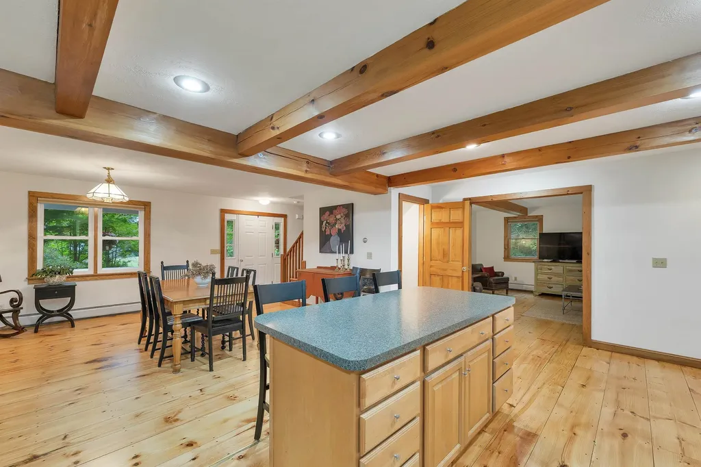 82 New Road Newmarket NH 03857