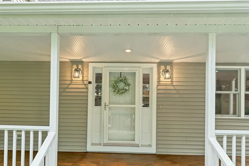 82 New Road Newmarket NH 03857