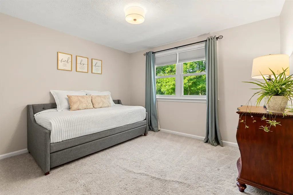 57 Middle Dunstable Road Nashua NH 03062