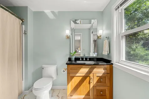 57 Middle Dunstable Road Nashua NH 03062